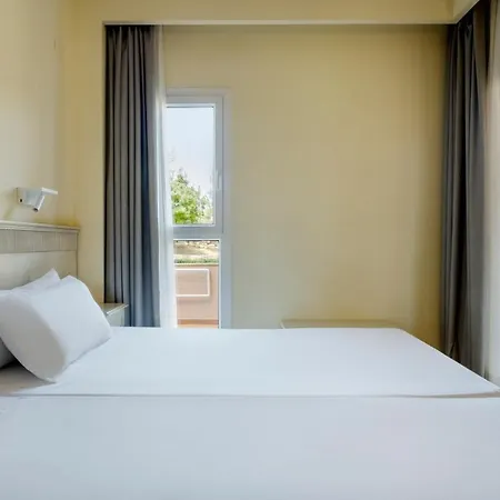 Aparthotel Ilunion Sancti Petri 4*